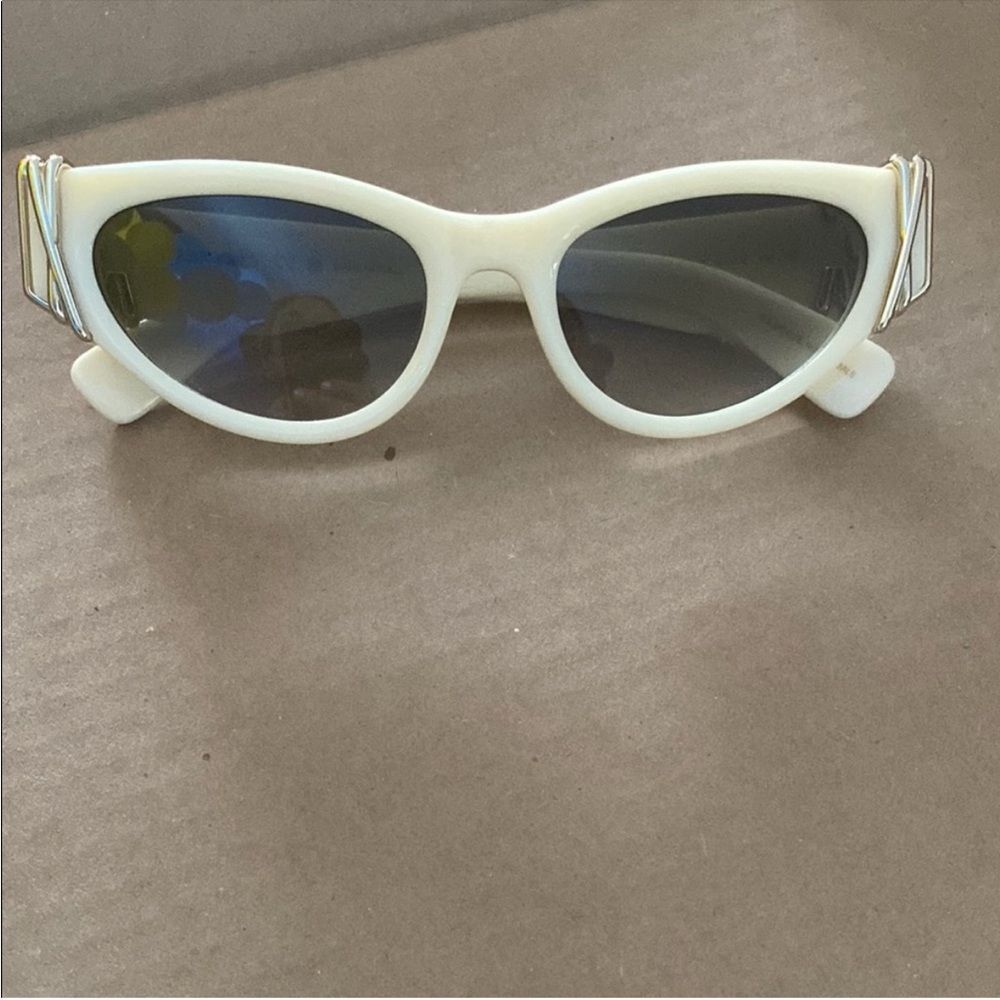 LANVIN ( AUTHENTIC) Chic Cream Cat-Eye Sunglasses NEW No Case